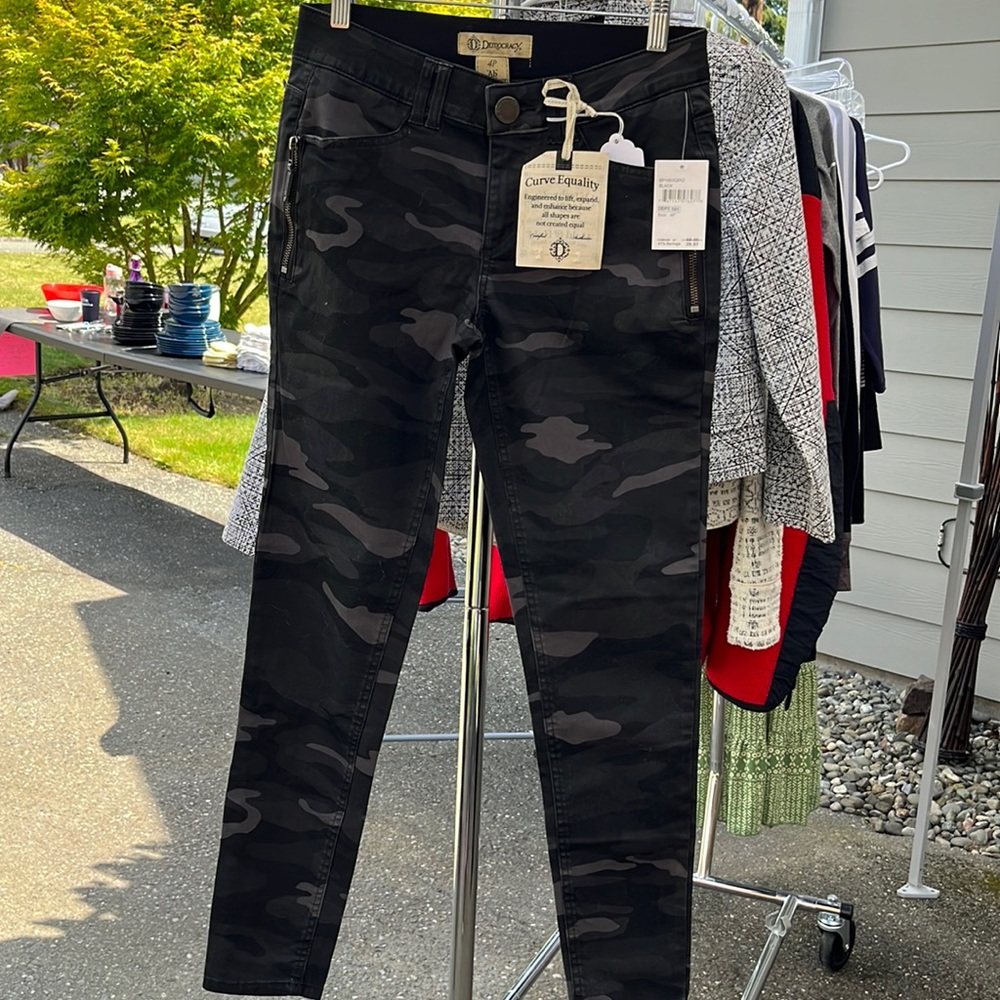 Womens pants, new with tags, size 4P